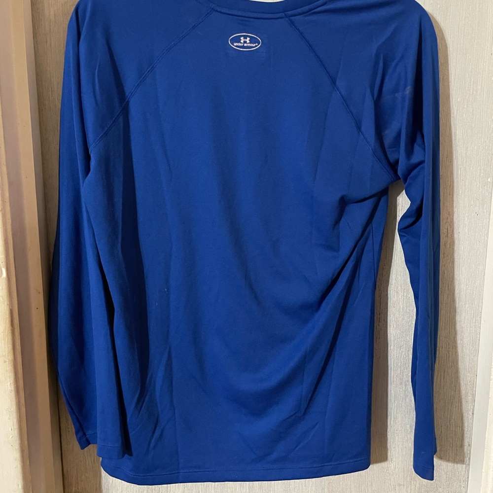 Woman’s long sleeve under armor tee